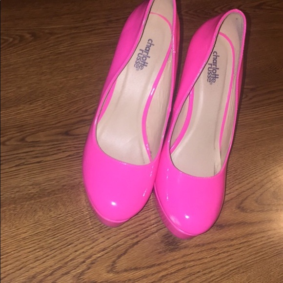 Clothes - Picture 3 of 8